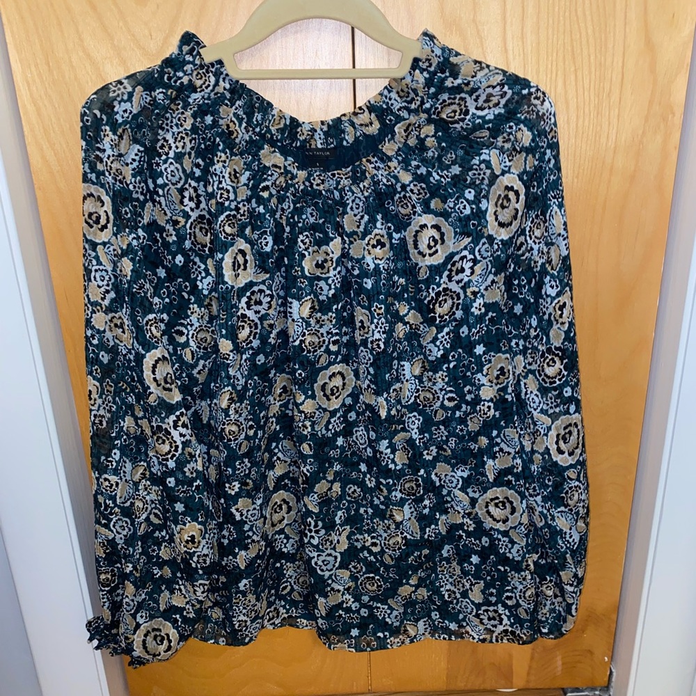 Ann Taylor Green Floral Blouse with liner sz small